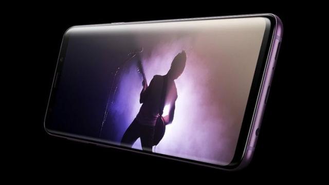 <b>Samsung Galaxy S10+ ar putea sosi cu un ecran de 6.44 inch; Se reduc și marginile panoului frontal</b>În vreme ce ne pregătim pentru lansarea phablet-ului Samsung Galaxy Note 9, leak-urile referitoare la viitorul flagship din seria Galaxy S continuă. Chiar astăzi descoperim faptul că varianta S10+ are pregătit un upgrade serios la nivel de ecran