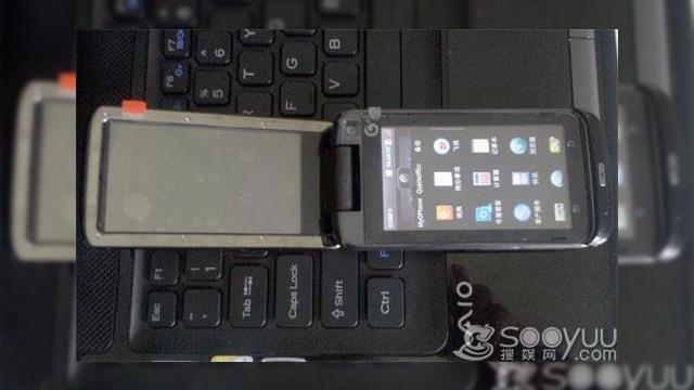 <b>Motorola MT810, un telefon ce ruleaza Ophone si suporta captura video 720p</b>Dupa ce am vazut telefonul Motorola MT820 scapat in China cu o saptamana in urma, iata ca handsetul adopta un nou nume, MT810, cunoscut si drept "North Sea". Site-ul IT168 ne informeaza ca acest model va fi disponibil prin operatorul China Mobile,...
