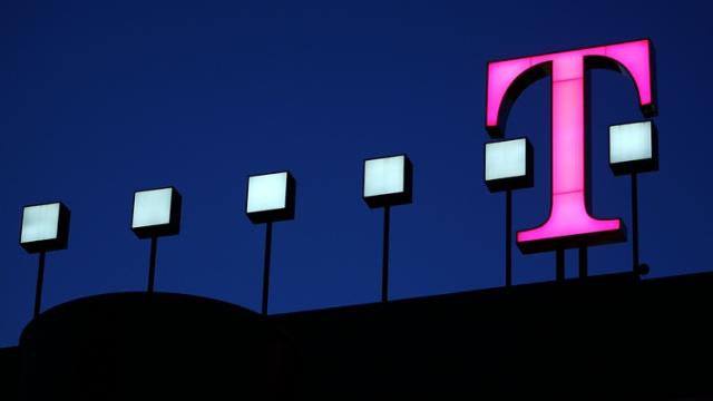 <b>Telekom România dezvăluie noua ofertă comercială nelimitată destinată segmentului rezidențial; Debutează abonamentul fără perioadă minimă contractuală</b>Prin intermediul unui comunicat de presă aflăm astăzi faptul că operatorul Telekom România își lansează noua ofertă comercială nelimitată adresată segmentului rezidențial, marea noutate fiind reprezentată de către abonamentul fără perioadă