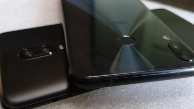 <b>ASUS ZenFone 5z doboară un record vechi de 3 ani, este telefonul care se încarcă cel mai rapid la 100%; OnePlus 6 are şi el un record la noi</b>Pe masa de teste Mobilissimo se află în aceste zile și smartphone-urile ASUS ZenFone 5Z și OnePlus 6, terminale care împart o serie de dotări comune precum procesorul Snapdragon 845, camerele duale și altele. Bateria de la interior este