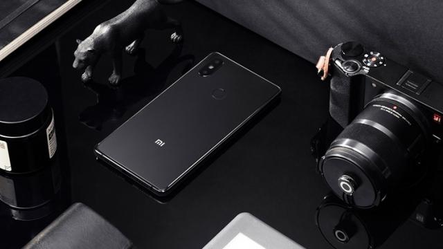 <b>Xiaomi pregătește un nou flagship cu procesor Snapdragon 845; Va sosi în India și are baterie de 4000 mAh</b>Cei de la XDA-Developers ne aduc la cunoștiință astăzi faptul că Xiaomi pregătește lansarea unui nou flagship cu procesor Snapdragon 845 în perioada următoare, model descoperit în cadrul unor fișiere firmware și menționat sub denumirea