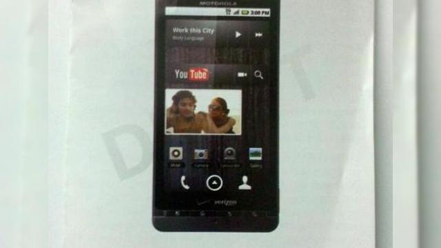 <b>Urmatorul Motorola Droid (Shadow), scapat pe net</b>Iata ca dupa saptamani bune de scapari ale celor de la Apple, a venit si randul producatorului american Motorola sa scape detalii despre un nou smartphone pe web. Acesta ar fi urmatorul Motorola Droid, care aparent va purta numele de Shadow si va fi...