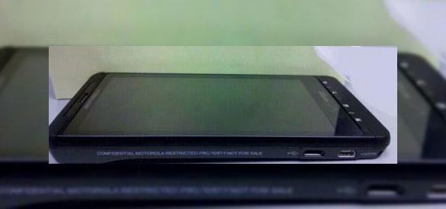 <b>Motorola Shadow, acum cu imagini live si specificatii impresionante</b>Daca primul Motorola Droid a fost un succes, fiind probabil cel mai bine vandut terminal Android, oare cum se va descurca Droid 2 (aka Shadow) pe piata? Pana sa raspundem la aceasta intrebare, iata o imagine cu handsetul Motorola Shadow si primele detalii...