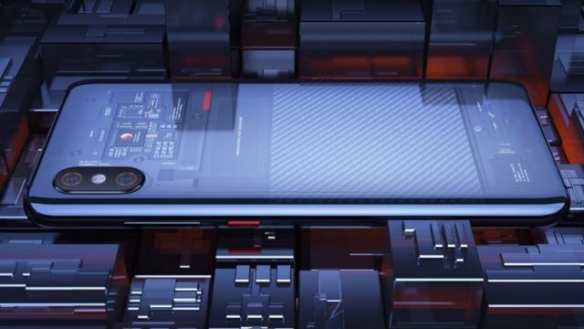 <b>Xiaomi Mi 8 Explorer Edition va fi disponibil curând și într-o variantă mai accesibilă cu 4 GB RAM</b>Pe lângă varianta standard Xiaomi Mi 8, compania chineză prezenta la sfârșitul lunii mai și modelul mai special intitulat Xiaomi Mi 8 Explorer Edition care se remarca prin panoul spate transparent și prin scanner-ul de amprente integrat