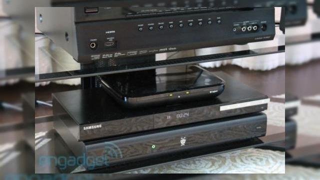 <b>Logitech prezinta companionul Google TV; controlat via iPhone si Nexus One</b>La doar o saptamana dupa ce Google si-a anuntat platforma TV la Google I/O 2010, Logitech deja prezinta un produs compatibil cu noul sistem. Acest companion Google TV este infatisat in imaginile urmatoare si aflam ca el poate fi controlat de la distanta,...