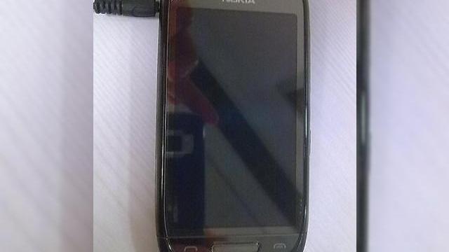 <b>Nokia C7, un telefon full touch cu camera de 8 megapixeli, scapa pe web</b>Probabil simtind in ceafa rasuflarea Apple, Nokia scapa tot mai multe informatii despre viitoarele sale terminale mobile. Astfel, dupa ce am vazut cam ce modele vor avea finlandezii pe piata in acest an, iata ca unul dintre ele a scapat deja pe web sub...