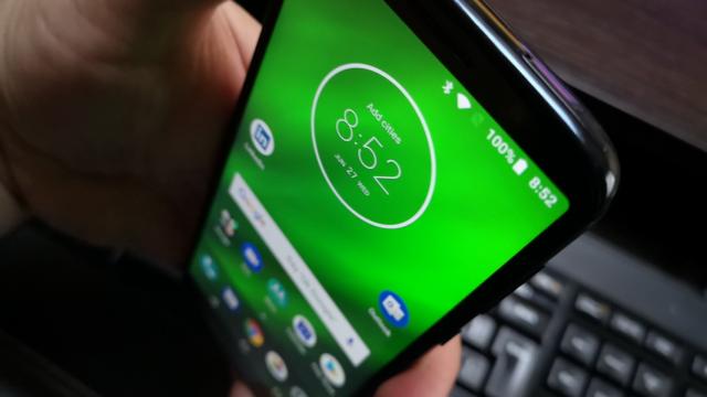 <b>Motorola Moto G6 Plus: Conectivitate excelentă, cu balanța înclinată spre WiFi</b>Motorola Moto G6 Plus are avantajul că are integrat difuzorul muzical în earpiece, deci convorbirile au parte de boostul aferente ascultării de muzică. Extra bas, tonalităţi mieroase şi melodioase în urechi.