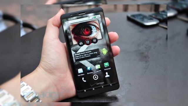<b>Motorola Droid X, intr-un preview detaliat</b>Este pe buzele tuturor si este un Droid... este vorba de noul Motorola Droid X, scapat recent pe web, sub forma de imagini ce par destul de oficiale si apoi ajuns pe mana celor de la Engadget pentru teste mai ample. Aparent, acest model urmeaza sa fie...