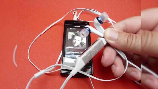 <b>Nokia X6, intr-o recenzie Mobilissimo.ro (Video)</b>Nokia X6 este un handset muzical cu potential enorm si o popularitate pe masura, lucru dovedit de faptul ca acest handset se afla pe locul 2 in preferintele utilizatorilor Mobilissimo.ro. Handsetul ne-a fost oferit recent in teste, iar rezultatul poate fi...