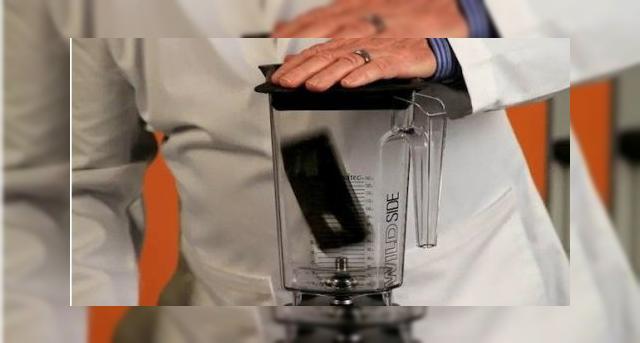 <b>iPhone 4, trecut prin mixer in noul episod "Will it blend?"</b>Sunteti probabil deja familiarizati cu faimosul serial "Will it blend", disponibil pe web si creat pentru a face reclame mixerelor industriale Blendtec. Acestea pot marunti cam orice, transformand chiar si cele mai dure obiecte in praf. Este si cazul lui...