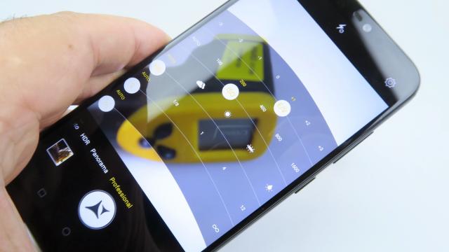 <b>Allview Soul X5 Pro: Camera ştie cu Bokeh şi selfie, prim planuri foarte reuşite</b>Allview X5 Soul Pro soseşte după ce telefoanele Allview X4 Soul s-au menţinut în zona midrange şi high midrange de performanţă anul trecut. Ne propune şi el o cameră duala în spate, cu senzor de 16 MP + 5 MP, cu autofocalizare, deschidere F/2.0 şi Bokeh..