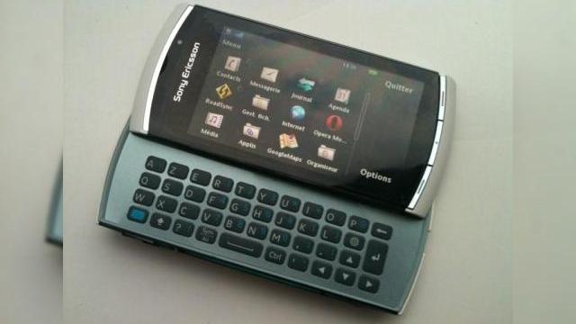 <b>Sony Ericsson Vivaz Pro, acum in imagini detaliate</b>O noua serie de imagini cu handsetul Sony Ericsson Vivaz Pro este acum disponibila pe web, unele dintre ele fiind prezente mai jos, iar galeria completa poate fi vizualizata aici. &nbsp; &nbsp; Vivaz Pro seamana destul de mult cu modelul Vivaz original,...