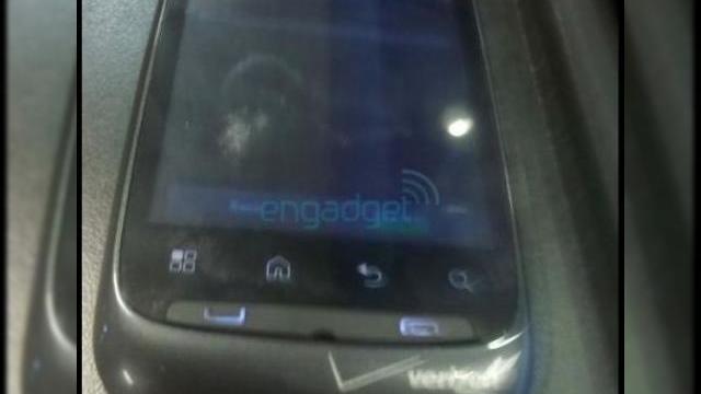 <b>Motorola WX445, un telefon Android low end, scapat pe web sub forma de imagini</b>In vreme ce toata lumea are atentia atintita catre Motorola Droid X si Droid 2, iata ca un nou terminal Moto se face remarcat. Este vorba despre modelul Motorola WX445, pe care il puteti vedea in imaginile urmatoare, scapate recent pe web. &nbsp; &nbsp;...