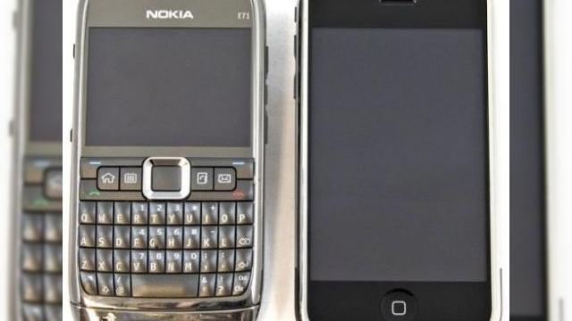 <b>Nokia comenteaza in legatura cu problemele cu antena ale lui iPhone 4, dar si ale terminalelor lor</b>Vineri, in cadrul conferintei organizate de Apple pentru a discuta problemele lui iPhone 4, Steve Jobs a mentionat faptul ca si alte terminale mobile au probleme cu semnalul, respectiv antena, nu doar iPhone 4. Am aflat ca Apple a investit 100 de milioane...