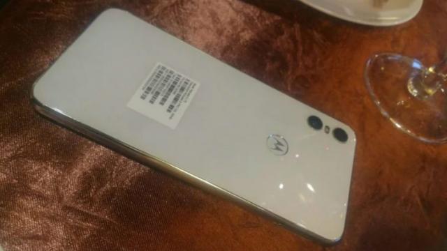 <b>Motorola Moto P30, P30 Play şi P30 Note sunt listate pe web înainte de lansarea de pe 15 august</b>Motorola pregăteşte încă o serie de terminale, care vor inaugura o nomenclatură proaspătă pentru compania americană. E vorba despre modelele din Seria P. Acesta vor debuta pe 15 august în China, iar între timp au fost deja listate online telefoanele..