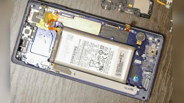 <b>Bateria lui Samsung Galaxy Note 9 este complet sigură, ne asigură CEO-ul Samsung Mobile</b>Am început să ne învăţăm să fim răsfăţaţi de producătorii de smartphone-uri cu baterii destul de generoase, dar mai ţine cineva minte când Samsung făcea experimente cu un nou tip de baterie pe Galaxy Note 7? Atunci lucrurile nu au ieşit deloc bine şi s-a 