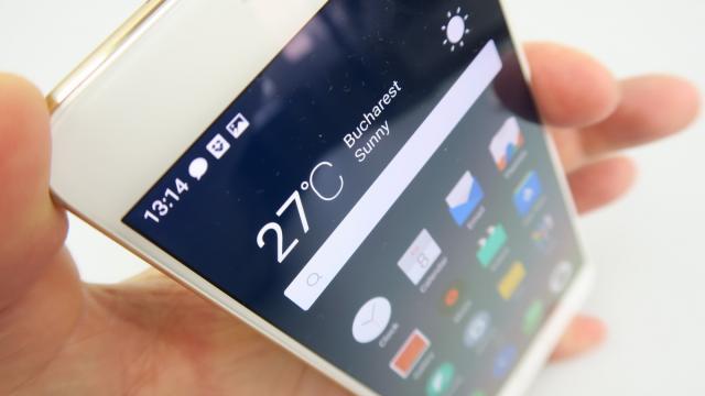 <b>Meizu Pro 6 Plus: Conectivitate dual SIM, 4G, WiFi cu viteze ridicate</b>Meizu Pro 6 Plus are toate modemurile aferente încât să ofere cel mai modern WiFi şi 4G... din 2016. De altfel acela e anul când a fost anunţat telefonul. Vine cu două slot-uri SIM, cu suport 4G LTE şi WiFi a/b/g/n/ac.