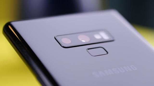 <b>Majoritatea cumpărătorilor sud-coreeni de Samsung Galaxy Note 9 au ales varianta cu 8 GB RAM și 512 GB stocare</b>O informație foarte interesantă iese la iveală astăzi, aceea că majoritatea cumpărătorilor de Samsung Galaxy Note 9 nu s-au uitat la bani și au ales fără să clipească varianta de top a phablet-ului, adică pe cea cu 8 GB de RAM și 512 GB spațiu 