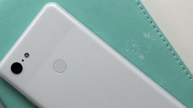 <b>Google Pixel 3 şi Pixel 3 XL ar urma să captureze "Super Selfie-uri" şi să vină cu un cip Visual Core nou</b>Urmând mega-scăparea de acum câteva zile asociată lui Google Pixel 3 XL vine și vestea că noile telefoane pregătite de către Google vor putea captura așa-numitele Super Selfie-uri. De asemenea aflăm pe această cale că Google implementează