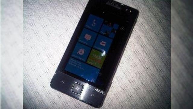 <b>Un smartphone ASUS cu Windows Phone 7 la bord, fotografiat in Pakistan</b>Suntem la aproximativ 1 sau 2 luni distanta de lansarea lui Windows Phone 7, deci e normal ca primele terminale WP7 sa scape pe web. Daca urmatorul smartphone ASUS este sau nu un model real dotat cu noul OS mobil Microsoft, doar expertii o pot spune......