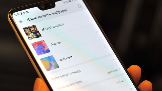 <b>Huawei prezintă EMUI 9.0, interfaţă bazată pe Android 9.0 Pie; Programul beta a început deja</b>Dacă Sony a lansat primul telefon cu Android 9.0 Pie preinstalat la IFA 2018, Xperia XZ3, Huawei nu se lasă mai prejos şi prezintă propria interfaţa bazată pe Android 9.0 Pie. E vorba despre EMUI 9.0 şi avem capturi de ecran şi detalii mai jos.