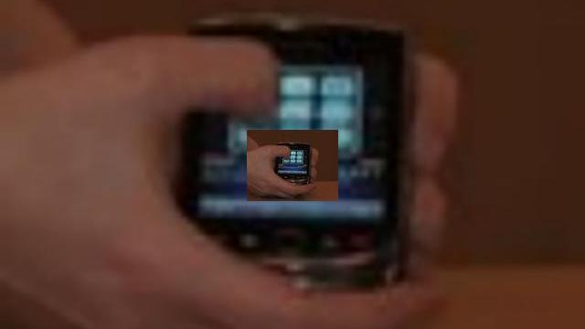 <b>BlackBerry Torch 9800, rival pentru iPhone 4 sau model de smartphone cu lag? (Video)</b>Cei de la Mashable au facut o analiza scurta noului model BlackBerry, Torch 9800. Acesta reprezinta o premiera din 2 motive: este primul handset bazat pe BlackBerry OS 6.0 si primul model produs de RIM care vine atat cu ecran touch, cat si cu tastatura...