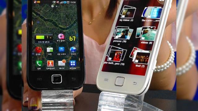 <b>Samsung Galaxy U anuntat oficial, specificatiile sale dezvaluite</b>Descoperisem modelul Samsung Galaxy U cu doar cateva zile in urma si iata-l anuntat oficial acum de catre producatorul sau. Practic, acest terminal este o varianta de dimensiuni reduse a lui Samsung Galaxy S, care va sosi in Asia initial, la pretul de 682...