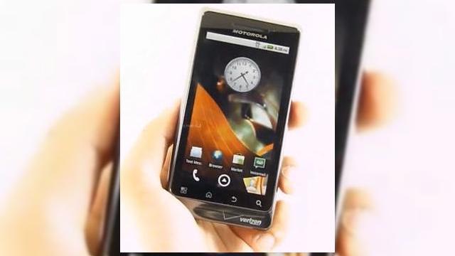 <b>Motorola Droid 2, intr-o recenzie detaliata PhoneArena (Video)</b>Cei de la Phone Arena au avut ocazia sa puna mana pe unul dintre cele mai populare terminale Android ale momentului, Motorola Droid 2, caruia i-au facut o recenzie amanuntita. Aceasta poate fi urmarita in clipul de mai jos: &nbsp; Terminalul este...