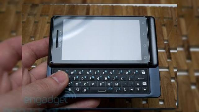 <b>Motorola Droid Pro, versiunea internationala a lui Droid 2; LG enV touch, un nou model Android</b>Dupa scaparea masiva de informatii a operatorului Verizon din urma cu cateva zile, trebuie sa disecam cu atentie datele obtinute, mai ales in cazul unor terminale promitatoare precum Motorola Droid Pro. Dupa ce aflam aici ca varianta GSM a lui Droid in...