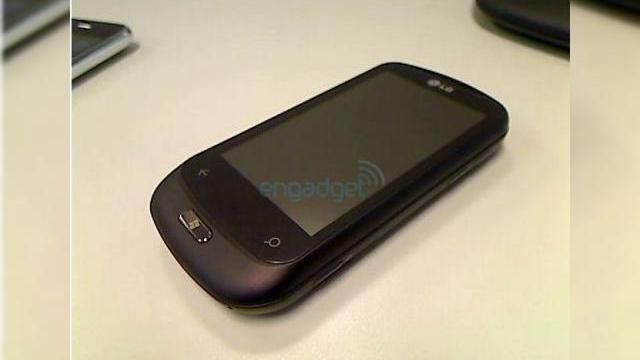 <b>Un nou telefon Windows Phone 7 fotografiat in premiera! LG C900 ni se dezvaluie!</b>Desi nu avem inca o data oficiala anuntata pentru debutul sistemului de operare Windows Phone 7, primele terminale bazate pe aceasta platforma au inceput sa apara, deocamdata sub forma de scapari ale unor mari producatori. Este si cazul celor de la LG,...