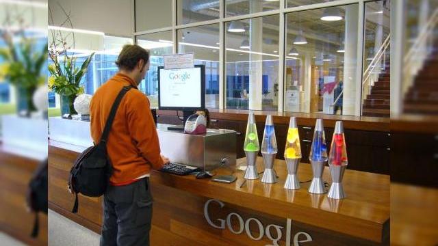 <b>Google cauta vorbitori de limba romana, pentru filiala sa din Irlanda</b>Google intentioneaza sa deschida in curand un nou sediu la Dublin, urmand sa angajeze 200 de persoane, printre care se vor numara si vorbitori de limba romana. Ziarul Financiar ne informeaza ca filiala Google din Irlanda administreaza, printre altele si...