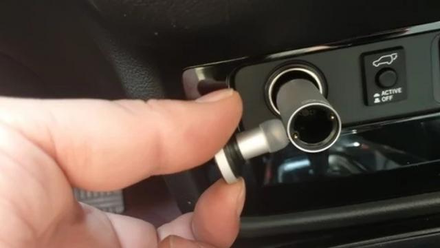 <b>Memorie USB SanDisk de 16 GB la doar 4.99 euro și încărcător auto 2 în 1 la reducere pe Cafago.com! </b>Cei aflați în căutarea unor gadget-uri utile și accesibile în același timp au nimerit fix unde trebuie astăzi pentru că retailerul chinez Cafago.com ne propune achiziția a două produse interesante. Avem pe de o parte stick-ul de memorie SanDisk de 16 GB