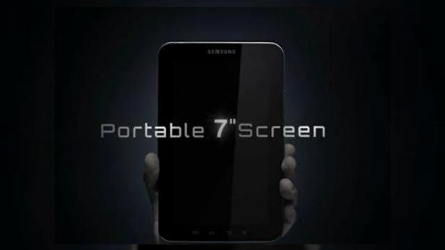 <b>Tabletul Samsung Galaxy Tab pregatit pentru debut in cateva zile! Teaserul video AICI</b>Samsung SUA nu ezita cand vine vorba de promovare, publicand un site si lansand un teaser video special pentru noul sau tablet, Galaxy Tab. Site-ul este disponibil aici, iar clipul in cauza poate fi admirat mai jos. Aflati ca tabletul va debuta in cadrul...