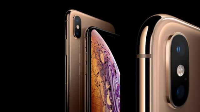 <b>Unele variante iPhone XS Max şi Apple Watch Series 4 sunt epuizate din stoc în sub un minut</b>În ziua în care Apple a dat startul programului de precomandă pentru noile iPhone-uri și pentru ceasul cel nou din generația a 4-a aflăm o veste interesantă, aceea că unele variante de iPhone XS Max și Apple Watch 4 au fost epuizate instant