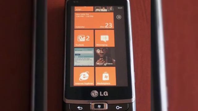 <b>Windows Phone 7 versus iPhone 4 (iOS 4) si Android 2.2: comparatie intre browsere web (Video)</b>Cei de la Pocketnow.com, cunoscuti pentru clipurile in care compara diferite smarpthone-uri de top au realizat o noua astfel de comparatie, de aceasta data incluzand si un terminal Windows Phone 7 in testele lor. Astfel, putem vedea in actiune browserele...
