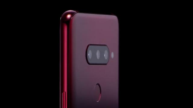 <b>LG V40 ThinQ își dezvăluie design-ul printr-un teaser video înaintea lansării de pe 4 octombrie</b>Prin intermediul unui teaser video cei de la LG Electronics confirmă astăzi faptul că smartphone-ul LG V40 ThinQ va sosi cu 3 camere foto în spate.