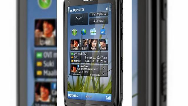 <b>Nokia C7, un C6 mai subtire cu memorie si baterie upgradata</b>Ieri a fost o zi a lansarilor de marca pentru Nokia, care a prezentat publicului in cadrul evenimentului Nokia World 2010 3 noi handseturi. Acestea sunt modelele E7, C6 si C7. Daca asupra lui C6 ne-am oprit aici, sa vedem ce ne rezerva versiunea sa...