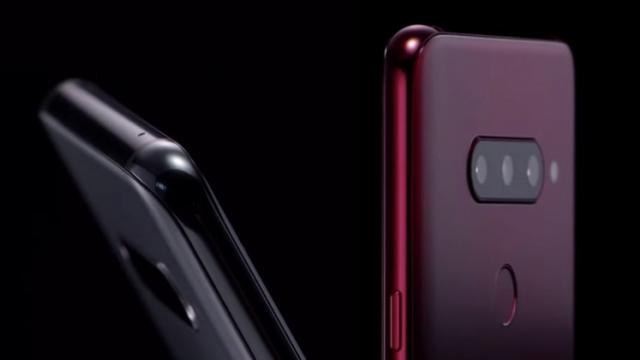 <b>LG V40 ThinQ va avea o funcţie de captură cinematografică; Iată-o prezentată în acţiune (Video)</b>Prin intermediul unui nou material teaser dezvăluit de către sud-coreenii de la LG Electronics aflăm astăzi faptul că smartphone-ul LG V40 ThinQ va avea și o funcție de captură cinematografică. Acest telefon are un debut programat pentru 