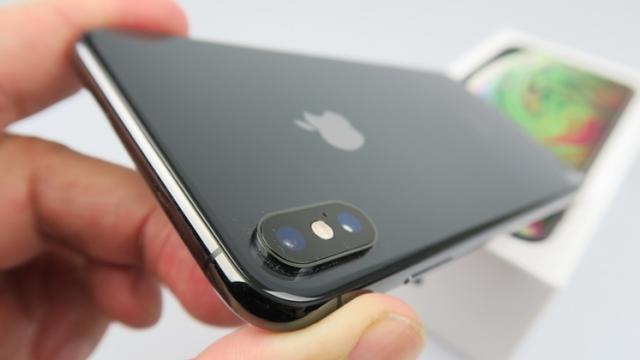 <b>Apple iPhone XS Max testat de DxOMark: clar peste iPhone X, dar sub Huawei P20 Pro la zoom, Bokeh</b>Pe masa de teste a celor de la DxOmark a sosit în ultima perioadă și smartphone-ul Apple iPhone XS Max, telefon testat în detaliu la capitolul cameră foto de către acești experți. Astăzi descoperim cum se prezintă noul iDevice, cel mai mare 