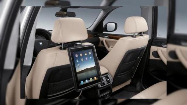 <b>BMW + iPad = love; BMW anunta suport pentru iPad si iPod-out</b>BMW tocmai a anuntat ca noile sale modele de masini vor suporta conectivitate cu tabletul iPad si diferite versiuni de playere iPod. Producatorul german de automobile afirma ca aceasta functie va purta numele (pompos) de "Original BMW Accessories &mdash;...