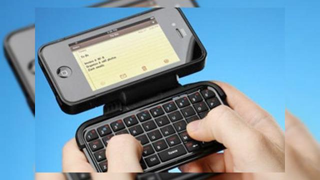 <b>Tastatura fizica pentru iPhone, multumita unei noi carcase</b>Daca inca nu v-ati obisnuit cu tastatura touch a lui iPhone, dupa 3 ani de la lansarea primului model, exista acum si o alternativa pentru traditionalisti: tastatura fizica incorporata intr-o noua carcasa.&nbsp; &nbsp; Conectata la iPhone via Bluetooth,...
