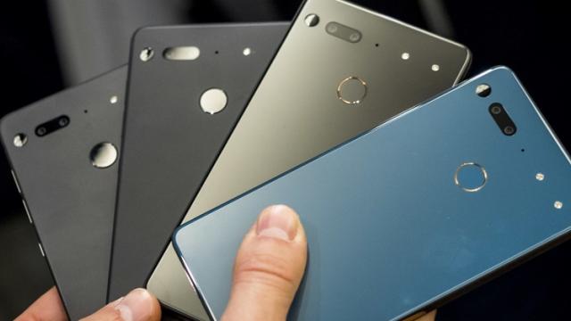 <b>Essential Phone 2 ar putea răspunde la mailuri şi mesaje pentru tine</b>Deși prima generație Essential Phone s-a dovedit a fi mai degrabă un eșec decât un smartphone spectaculos precum spera creatorul Android, iată că firma americană are planuri mari cu modelul succesor. Aflăm că una dintre funcțiile acestui