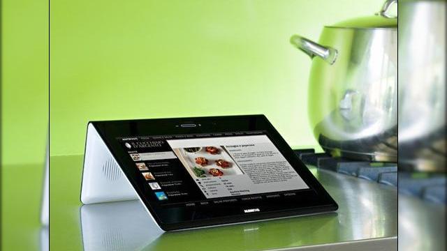 <b>AlessiTab, un tablet pentru casa ta, bazat pe Android</b>2010 este cu siguranta anul debutului tableturilor, iar 2011 va fi marcat de cresterea lor exploziva. Deja acest segment de produse a inceput sa se diversifice, astfel ca au aparut terminale precum cel din imaginea de mai jos. Pe numele sau AlessiTab,...