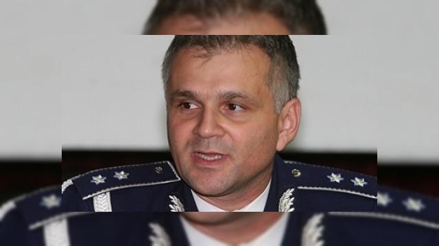 <b>Frauda cu premii prin SMS la nivel inalt: Christian Ciocan, aproape victima</b>Christian Ciocan, binecunoscutul purtator de cuvant al Politiei Capitalei a fost la un pas de a pica in capcana celor care promit premii false prin SMS. Astfel, aflam de pe Realitatea.net ca reprezentantul autoritatilor a primit un mesaj care il anunta ca...