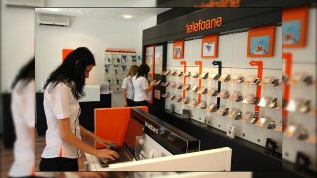 <b>iPhone 4, vandut foarte bine prin Orange Romania; problemele de stoc continua?</b>Dupa ce v-am informat ca la doar cateva ore de la punerea in vanzarea a lui iPhone 4 in magazinele Orange din tara handsetul nu mai era disponibil, din cauza precomenzilor numeroase, revenim cu lamuriri. Ele vin din partea lui Valentin Cartis, Senior...