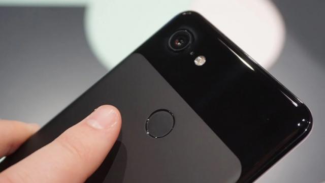 <b>Aplicația Pixel Camera primește suport pentru microfon extern; Funcția ajunge pe toate modelele Pixel</b>Descoperim astăzi o informație foarte interesantă referitoare la noile modele Pixel, aceea că telefoanele primesc suport pentru microfon extern. Acesta este inclus în cadrul aplicației Google Camera și vestea și mai bună este că va ajunge pe