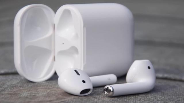<b>Turul Magazinelor #492: Cel mai mic preţ la Apple AirPods, au venit plăcile RTX, telefon 4K şi Galaxy S9+ la reducere</b>Avem astăzi pentru voi o mulțime de produse drept recomandare în Turul Magazinelor, produse printre care se strecoară și căștile Apple AirPods la cel mai bun preț de pe plan local. Avem și noi plăci grafice pentru gaming de top, dar și un device