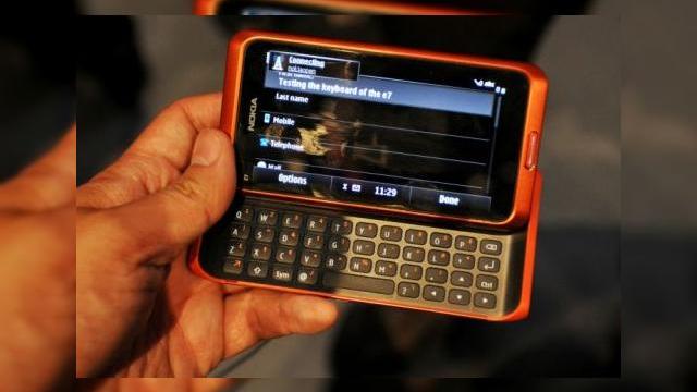 <b>Primele impresii despre Nokia E7</b>Cei de la fonearena au avut ocazia recent sa testeze unul dintre cele mai promitatoare modele Nokia din acest an, E7. Bazat pe Symbian^3, terminalul le-a fost oferit redactorilor in varianta de pre-productie. Designul sau aduce putin cu al lui Nokia N8,...