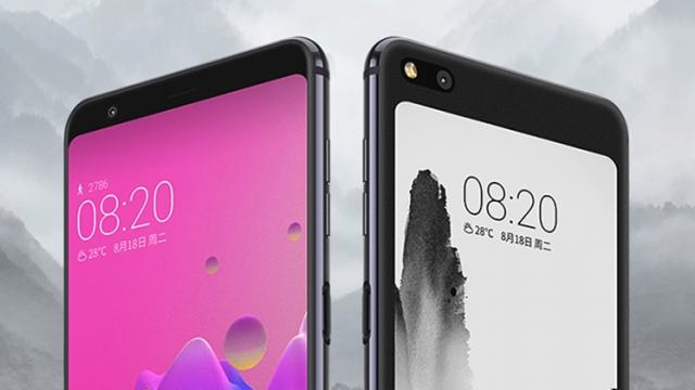 <b>Hisense A6, smartphone-ul cu display secunar E Ink se pregătește de lansarea comercială</b>Dacă vă aflați în căutarea unui smartphone deosebit atunci poate că modelul Hisense A6 este varianta potrivită. Acest telefon prezentat la începutul lunii trecute se pregătește acum pentru debutul comercial și printre punctele sale forte avem 