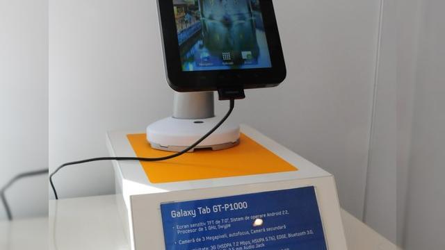 <b>Samsung Galaxy Tab provoaca un duel pe piata tableturilor intre Orange Romania si Vodafone</b>Daca ati avut ocazia sa vedeti tabletul Samsung Galaxy Tab in actiune in aceasta saptamana, prin intermediul Caravanei "Experience Samsung Tour", stiti probabil deja ca terminalul arata foarte bine si ofera o alternativa excelenta la iPad. In plus, recent...